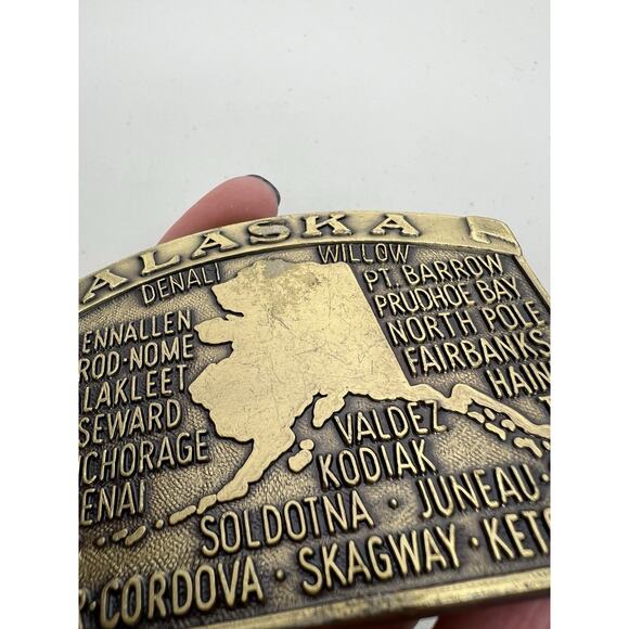Vintage Godfred Commemorative Alaska Map With Cities Brass Tone Belt Buckle - Picture 4 of 8